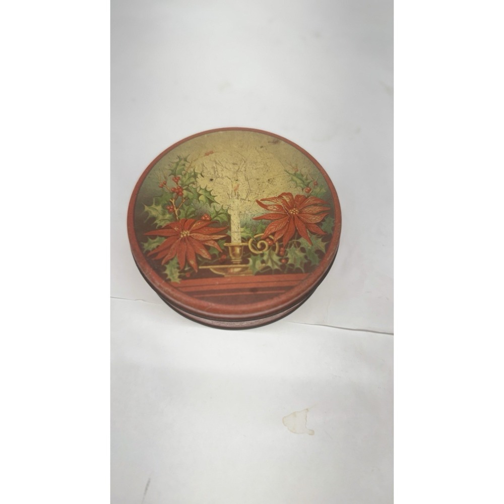 Vintage estate tin of vintage buttons Of All Kinds Over A Pound - Picture 8 of 9